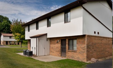 Westview Apartments in Youngstown, OH - Building Photo - Building Photo