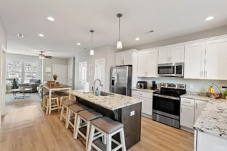 36 English Commons Dr in Lynchburg, VA - Foto de edificio - Building Photo