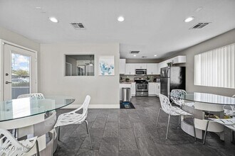 9350 N 67th Ave, Unit A1 in Glendale, AZ - Building Photo - Building Photo