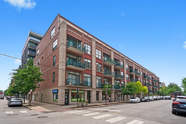 property at 841 W Monroe St