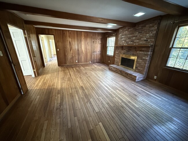 property at 565 Paris St