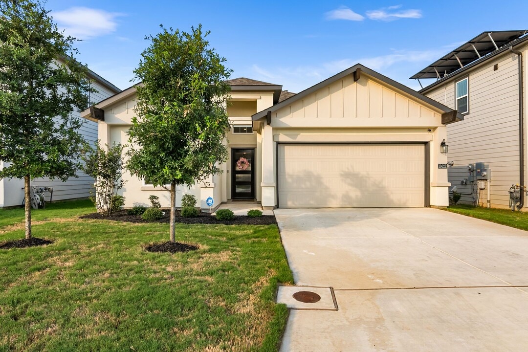 16622 Daylight Ln in Selma, TX - Building Photo