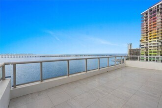 1541 Brickell Ave in Miami, FL - Building Photo - Building Photo