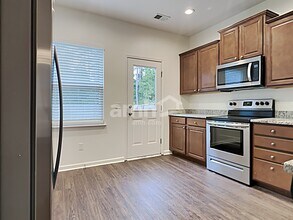 329 Iveson Rd in Summerville, SC - Foto de edificio - Building Photo