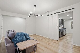 514 Bow and Arrow Dr in Dallas, TX - Building Photo - Building Photo