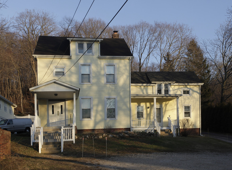 149 Harbor Rd in Cold Spring Harbor, NY - Foto de edificio