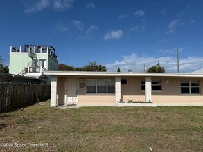 910 S Orlando Ave in Cocoa Beach, FL - Building Photo - Building Photo