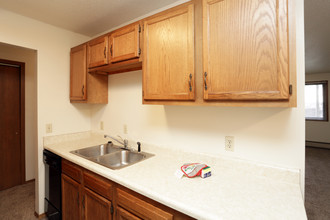 Bentwood Manor Apartments in Sioux Falls, SD - Building Photo - Interior Photo