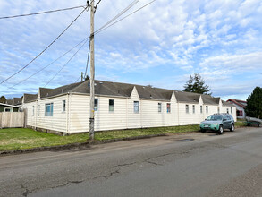 1010 Ivy Ave in Tillamook, OR - Building Photo - Building Photo