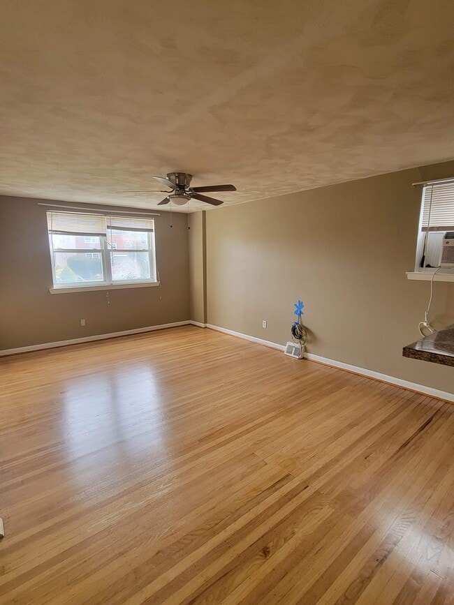 9448 Lansford St, Unit 1st Flr in Philadelphia, PA - Foto de edificio - Building Photo