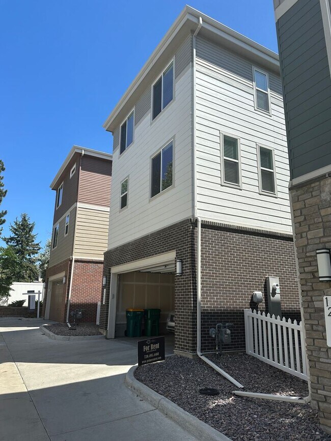 12884 E Dickenson Ave in Aurora, CO - Building Photo - Building Photo
