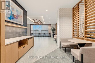 2495 Eglinton Ave W in Mississauga, ON - Building Photo - Building Photo