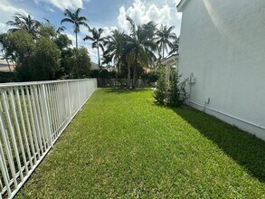 1063 Sunflower Cir in Weston, FL - Building Photo - Building Photo