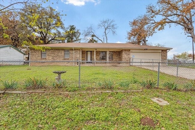 257 Friar Tuck Dr in Gordonville, TX - Foto de edificio - Building Photo