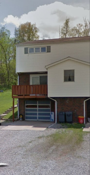 127 Veronica Dr in Canonsburg, PA - Building Photo