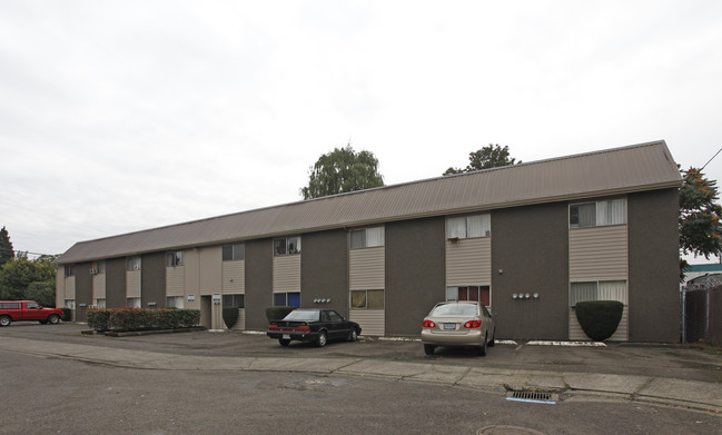 The Hamlin Apartments in Milwaukie, OR - Building Photo - Building Photo