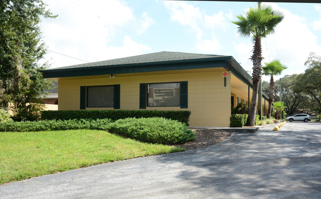 11207 N 56th St in Tampa, FL - Foto de edificio - Building Photo