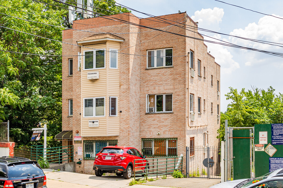 72-34 45th Ave in Woodside, NY - Building Photo