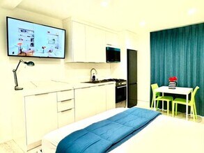 1421 E Seal Way in Seal Beach, CA - Building Photo - Building Photo