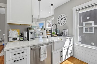 663 Adams St, Unit 3 in Boston, MA - Building Photo - Building Photo