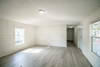 1202 US-190 in Huntsville, TX - Foto de edificio - Building Photo