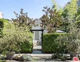804 Westmount Dr in West Hollywood, CA - Building Photo