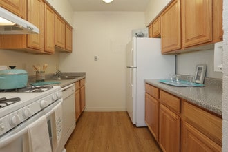 Suncrest Apartments in El Paso, TX - Foto de edificio - Interior Photo