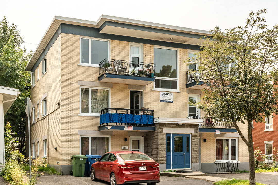 213 Des Chênes Rue O in Québec, QC - Building Photo