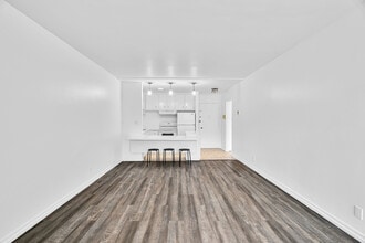 320 S Gramercy Pl, Unit 302 in Los Angeles, CA - Foto de edificio - Building Photo
