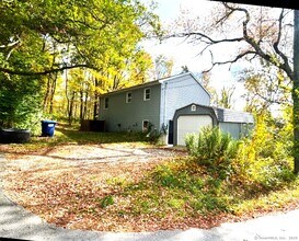 8 Neff Rd in Hampton, CT - Building Photo - Building Photo