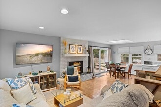 3 Crestview Dr in West Hampton Dunes, NY - Building Photo - Building Photo