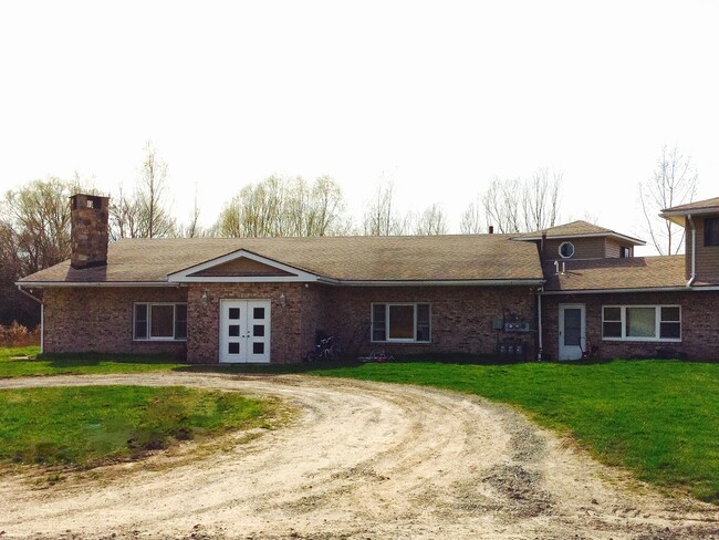 270 Stone Rd, Unit 1 in Pittsford, NY - Building Photo - Building Photo