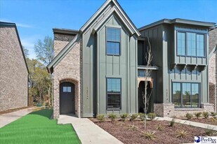 1314 Twelve Oaks Ln in Florence, SC - Building Photo