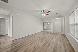 1918 Nichole Woods Dr in Houston, TX - Building Photo - Building Photo