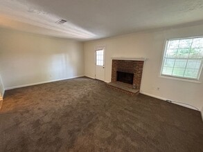 1524 Paces Ferry N Dr in Smyrna, GA - Foto de edificio - Building Photo