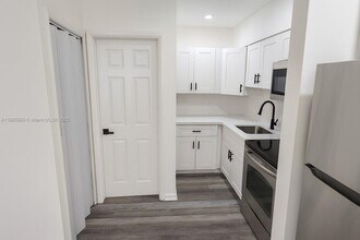 417 NW 2nd Ave in Hallandale Beach, FL - Foto de edificio - Building Photo