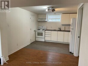1627 Chaucer Ave in Ottawa, ON - Building Photo - Building Photo