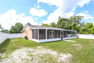 420 48th St W in Palmetto, FL - Foto de edificio - Building Photo