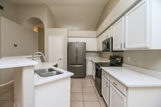 423 S Kingston Ct in Chandler, AZ - Foto de edificio - Building Photo