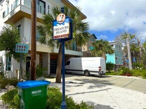 8301 W Gulf Blvd in Treasure Island, FL - Building Photo - Building Photo