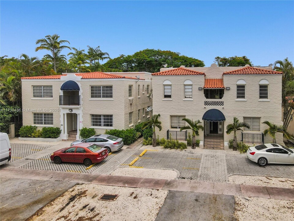 935 Catalonia Ave, Unit 11 in Coral Gables, FL - Building Photo