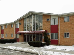 Country House Apartments in Detroit, MI - Foto de edificio - Building Photo