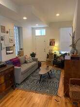 1116 N Hermitage Ave, Unit 1R in Chicago, IL - Building Photo - Building Photo