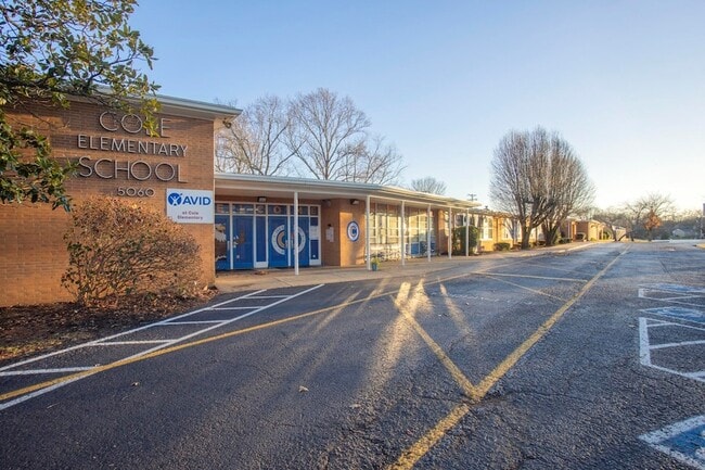 5100 Colemont Dr in Nashville, TN - Foto de edificio - Building Photo