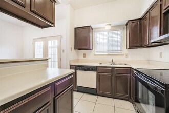 12500 Brookglade Cir, Unit 206 in Houston, TX - Building Photo - Building Photo