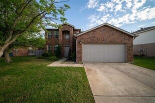 1316 White Dove Ln in Denton, TX - Building Photo