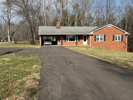 9405 Mountain Run Lake Rd in Culpeper, VA - Building Photo