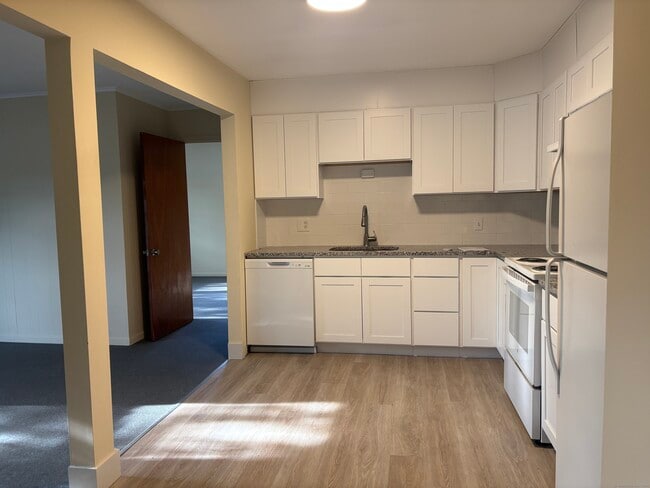 986 Whalley Ave in New Haven, CT - Building Photo - Building Photo