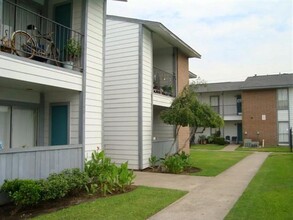 2008 Jenkins Rd in Pasadena, TX - Building Photo - Building Photo