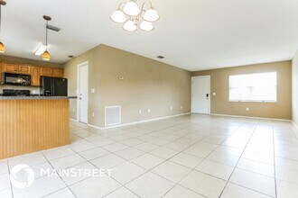 1050 S Salford Blvd in North Port, FL - Foto de edificio - Building Photo